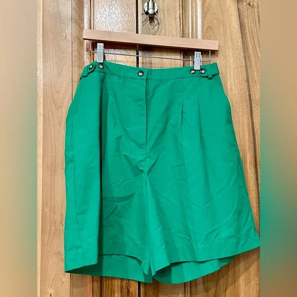 Karen Scott - Kelly Green Pleated Front Wide Leg Long Shorts - EUC - 16 - Picture 1 of 6
